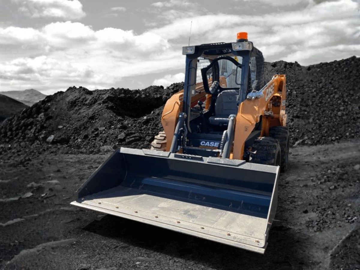 Minicargador Case SR220 año 2021, código de flota BC55, en arriendo en Maquinaria Carrán
