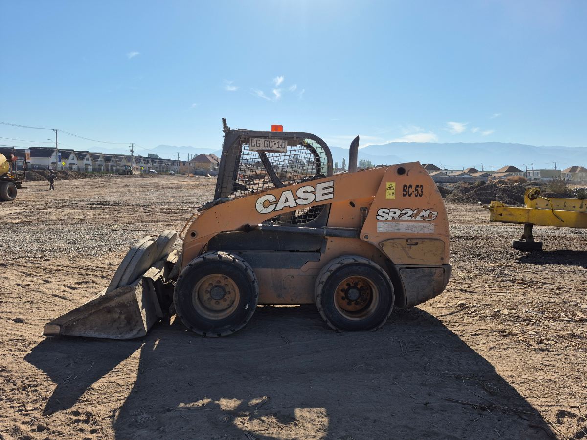 Minicargador Case SR220 año 2021, código de flota BC55, en venta en Maquinaria Carrán